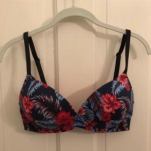 NWOT VS Pink Wire Free Bra